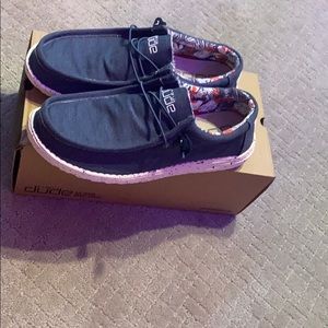 Hawaiian dude shoes.